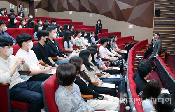 지난 26일 서구문화원에서 개최한 새내기 새 출발 역량 강화 교육 장면(사진제공=대전 서구청)